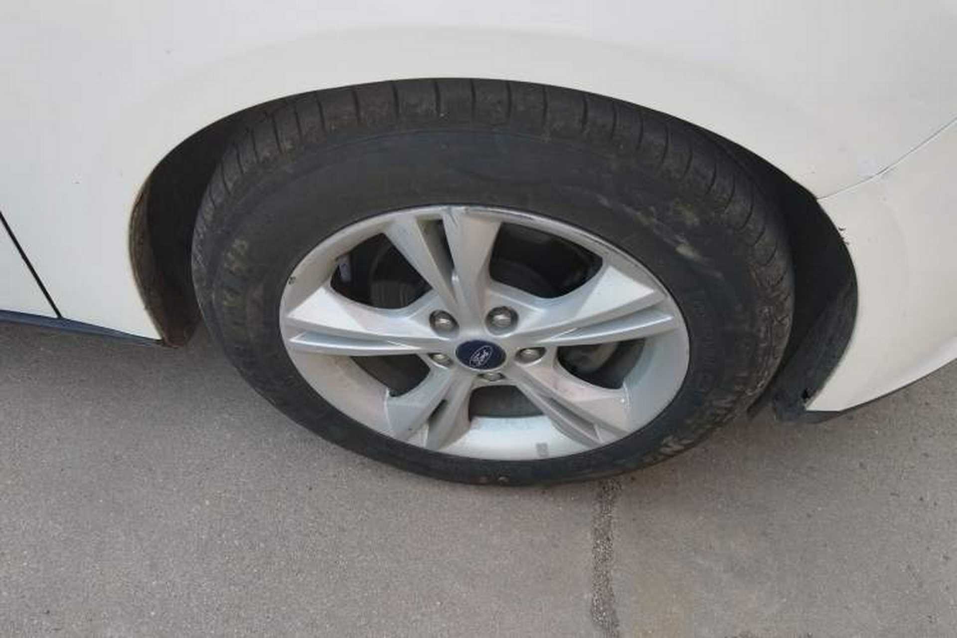 Used Ford Focus 2017 Sedan 1.6L Automatic Comfort Plus SmartDrive Edition Right Front Wheel Hub