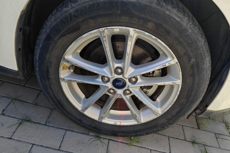 Used Ford Focus 2017 Hatchback 1.6L Automatic Fashion Edition Smart Drive Version Right Front Wheel Hub