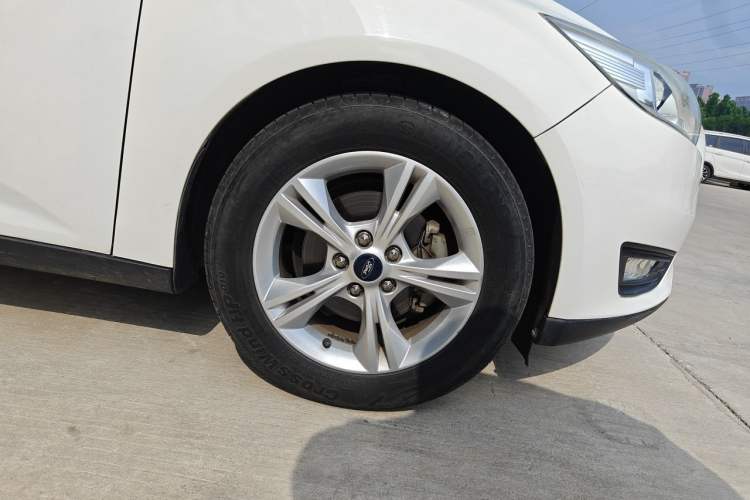Used Ford Focus 2017 Sedan 1.6L Manual Comfort Plus SmartDrive Edition Right Front Wheel Hub