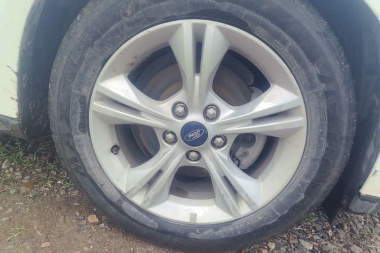 Used Ford Focus 2017 Sedan 1.6L Automatic Comfort Plus SmartDrive Edition Right Front Wheel Hub