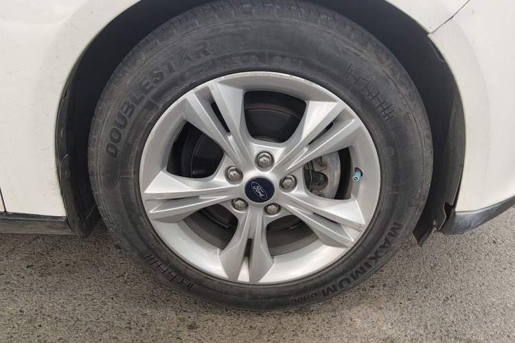 Used Ford Focus 2017 Sedan 1.6L Automatic Comfort Plus SmartDrive Edition Right Front Wheel Hub