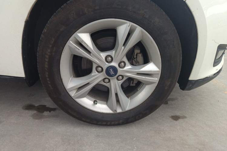 Used Ford Focus 2017 Sedan 1.6L Manual Comfort Plus SmartDrive Edition Right Front Wheel Hub