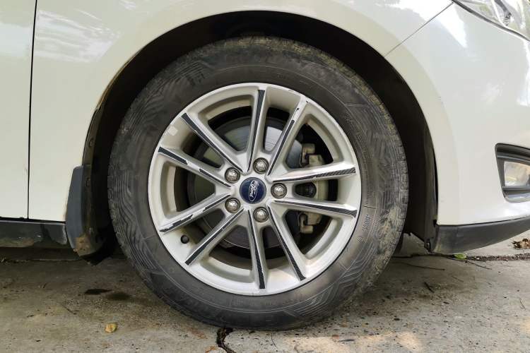 Used Ford Focus 2017 Sedan 1.6L Automatic Fashion Edition Smart Drive Version Right Front Wheel Hub