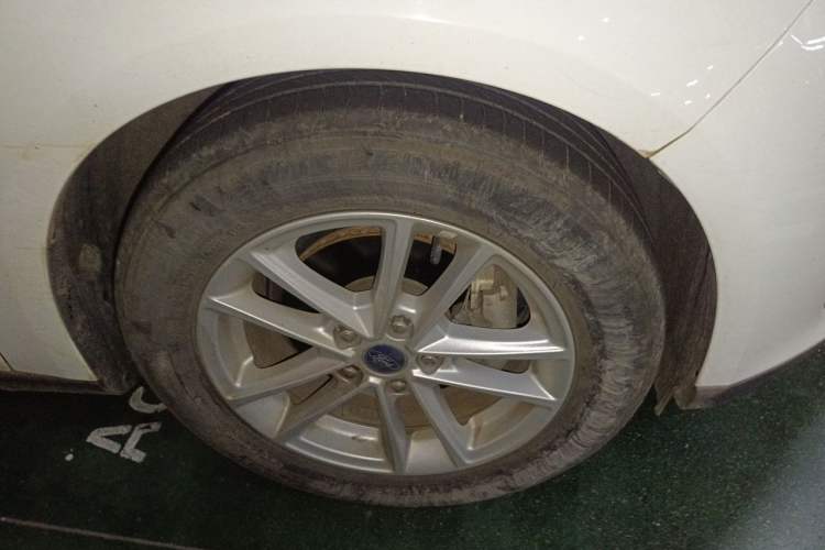 Used Ford Focus 2017 Hatchback 1.6L Automatic Fashion Edition Smart Drive Version Right Front Wheel Hub