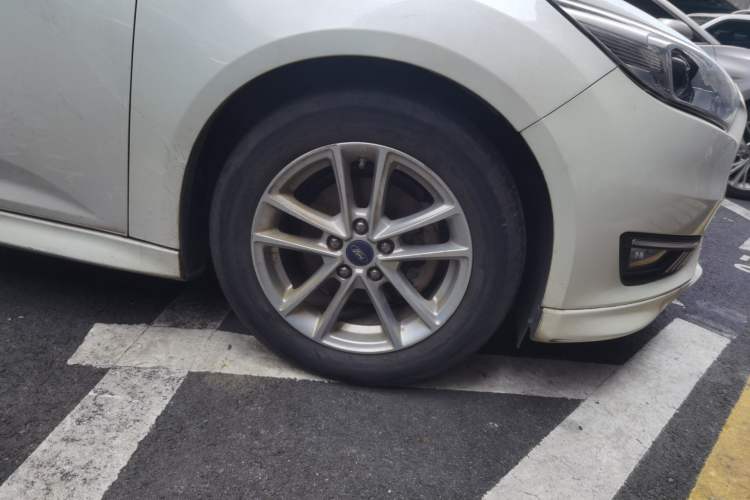 Used Ford Focus 2017 Hatchback EcoBoost 180 Automatic Elite Model Right Front Wheel Hub