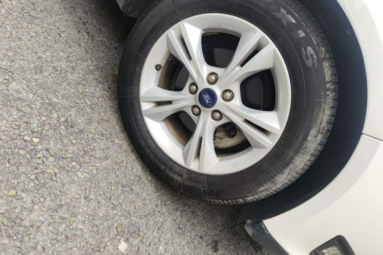 Used Ford Focus 2017 Hatchback 1.6L Automatic Comfort Plus SmartDrive Edition Right Front Wheel Hub