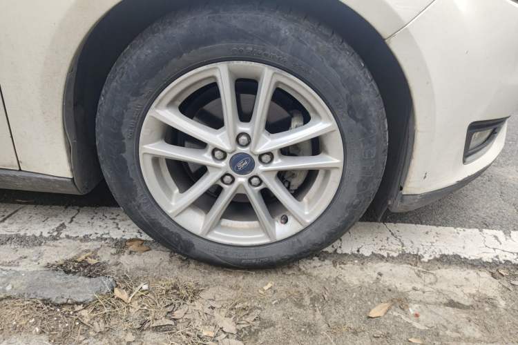 Used Ford Focus 2017 Hatchback EcoBoost 180 Automatic Elite Model Right Front Wheel Hub