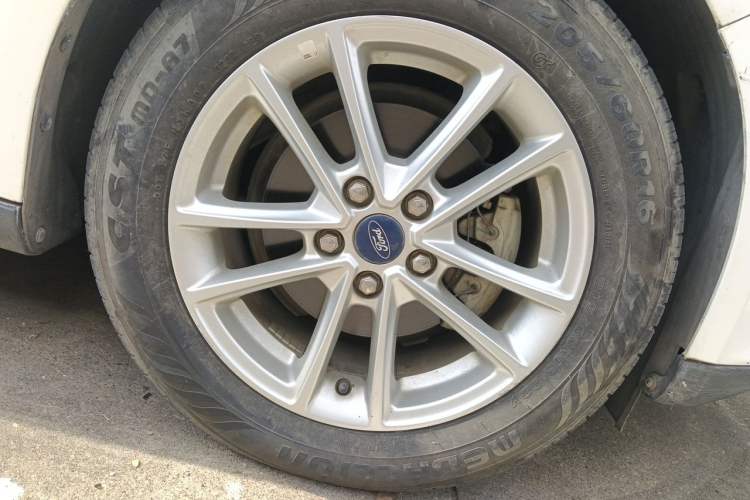 Used Ford Focus 2017 Hatchback 1.6L Automatic Fashion Edition Smart Drive Version Right Front Wheel Hub