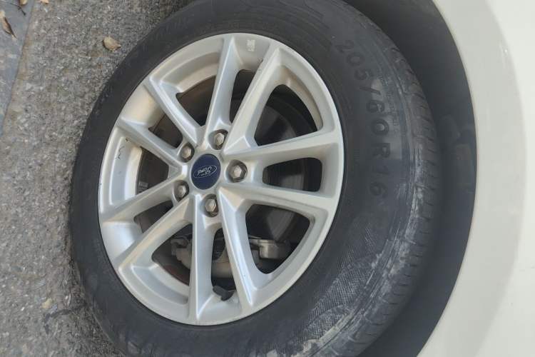Used Ford Focus 2017 Hatchback EcoBoost 180 Automatic Elite Model Right Front Wheel Hub