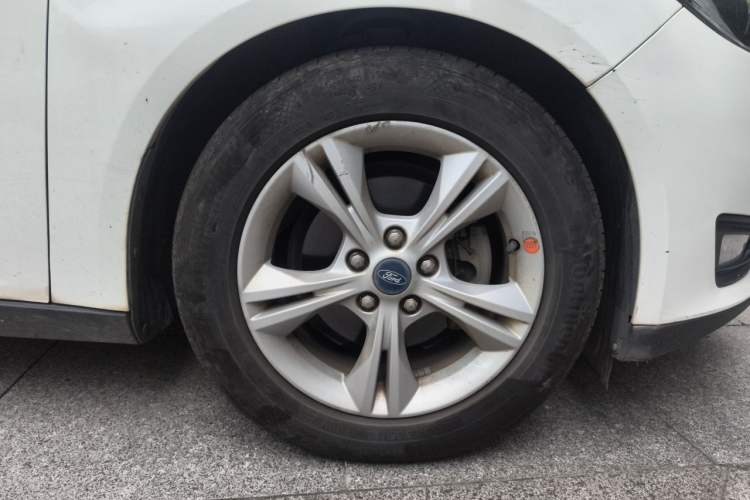 Used Ford Focus 2017 Sedan 1.6L Automatic Comfort Plus SmartDrive Edition Right Front Wheel Hub