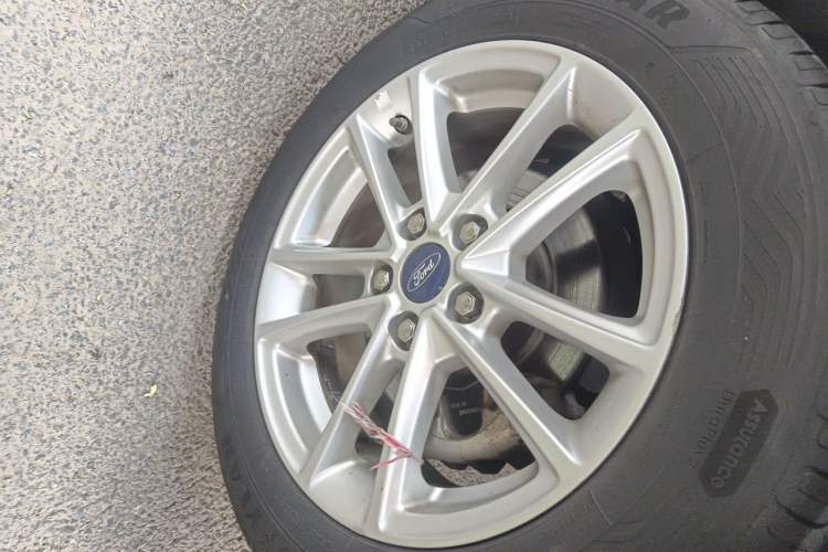 Used Ford Focus 2017 Sedan 1.6L Automatic Fashion Edition Smart Drive Version Right Front Wheel Hub