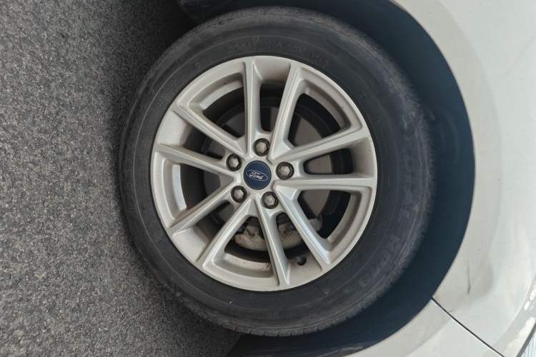 Used Ford Focus 2017 Sedan 1.6L Automatic Fashion Edition Smart Drive Version Right Front Wheel Hub