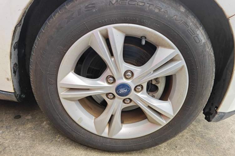 Used Ford Focus 2017 Sedan 1.6L Automatic Comfort Plus SmartDrive Edition Right Front Wheel Hub