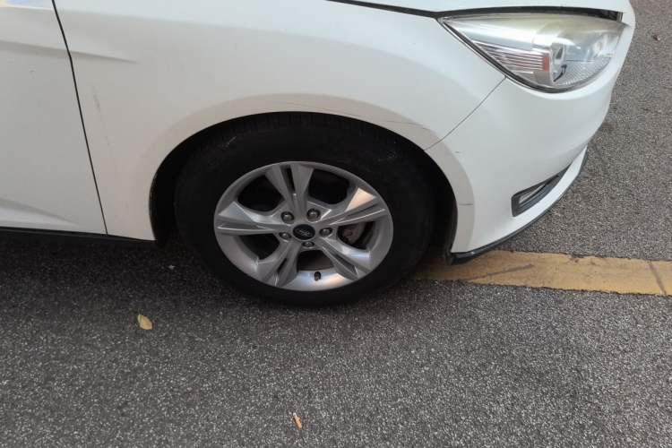Used Ford Focus 2017 Sedan 1.6L Automatic Comfort Plus SmartDrive Edition Right Front Wheel Hub