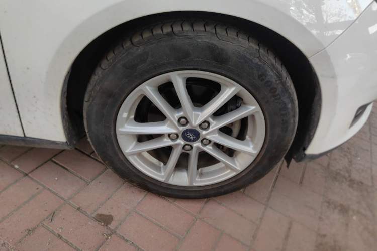 Used Ford Focus 2017 Sedan 1.6L Manual Fashion Edition Smart Drive Version Right Front Wheel Hub