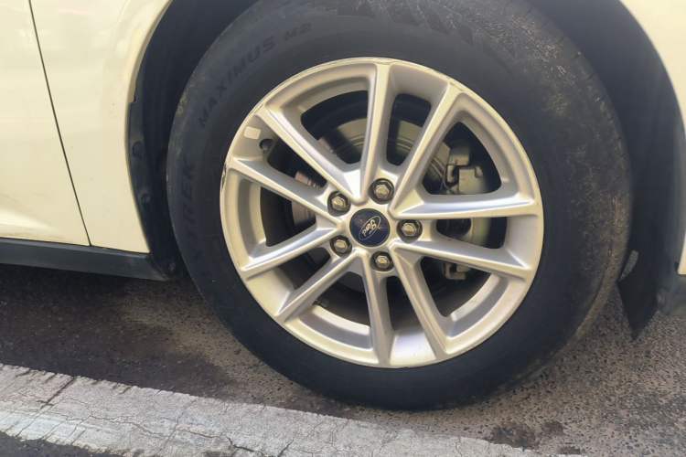 Used Ford Focus 2017 Sedan 1.6L Automatic Fashion Edition Smart Drive Version Right Front Wheel Hub