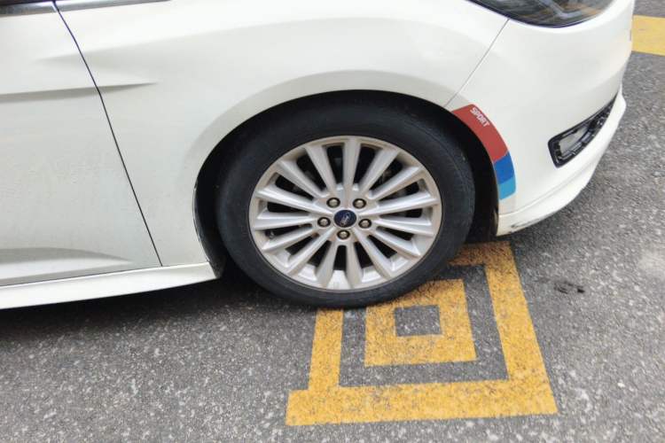 Used Ford Focus 2017 Hatchback EcoBoost 180 Automatic Sport Model Right Front Wheel Hub