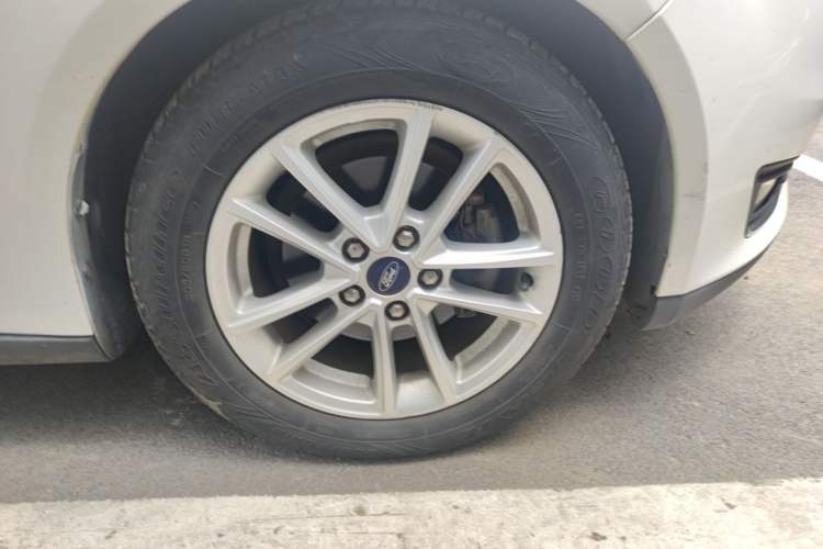Used Ford Focus 2017 Sedan EcoBoost 180 Automatic Elite Model Right Front Wheel Hub