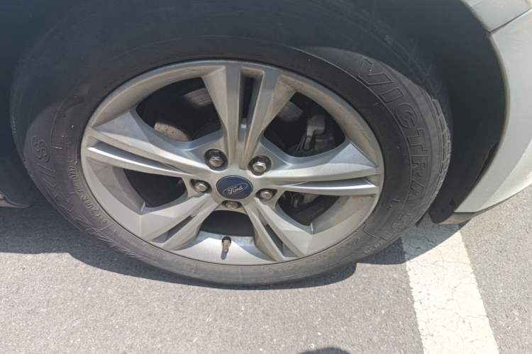 Used Ford Focus 2017 Hatchback 1.6L Automatic Comfort Plus SmartDrive Edition Right Front Wheel Hub