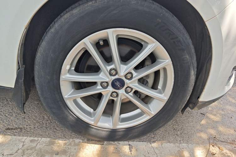 Used Ford Focus 2017 Sedan 1.6L Automatic Fashion Edition Smart Drive Version Right Front Wheel Hub