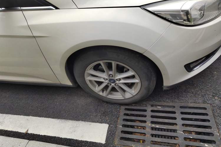 Used Ford Focus 2017 Sedan EcoBoost 180 Automatic Elite Model Right Front Wheel Hub