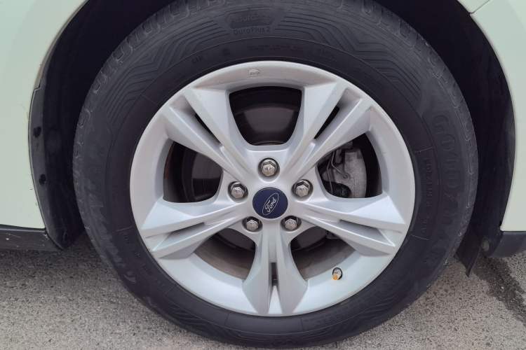 Used Ford Focus 2017 Hatchback 1.6L Manual Comfort Plus SmartDrive Edition Right Front Wheel Hub
