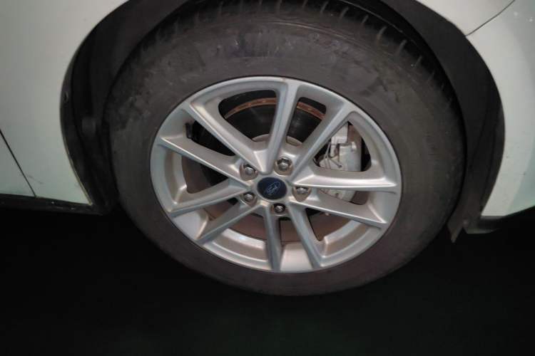 Used Ford Focus 2017 Sedan 1.6L Automatic Fashion Edition Smart Drive Version Right Front Wheel Hub