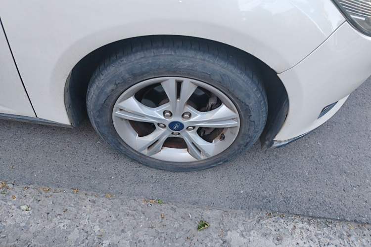 Used Ford Focus 2017 Sedan 1.6L Manual Comfort Plus SmartDrive Edition Right Front Wheel Hub