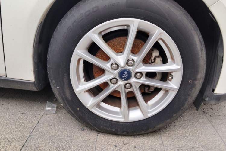 Used Ford Focus 2017 Hatchback 1.6L Automatic Fashion Edition Smart Drive Version Right Front Wheel Hub