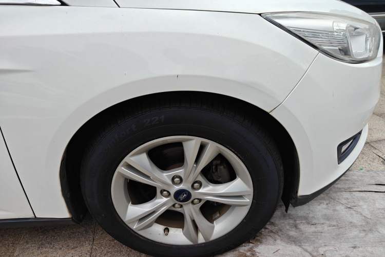 Used Ford Focus 2017 Sedan 1.6L Automatic Comfort Plus SmartDrive Edition Right Front Wheel Hub