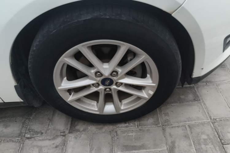Used Ford Focus 2017 Hatchback 1.6L Automatic Fashion Edition Smart Drive Version Right Front Wheel Hub
