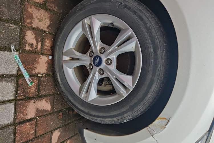 Used Ford Focus 2017 Sedan 1.6L Automatic Comfort Plus SmartDrive Edition Right Front Wheel Hub
