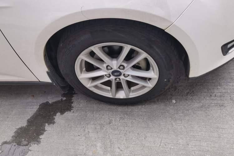 Used Ford Focus 2017 Sedan EcoBoost 125 Automatic Supreme Style SmartDrive Edition Right Front Wheel Hub
