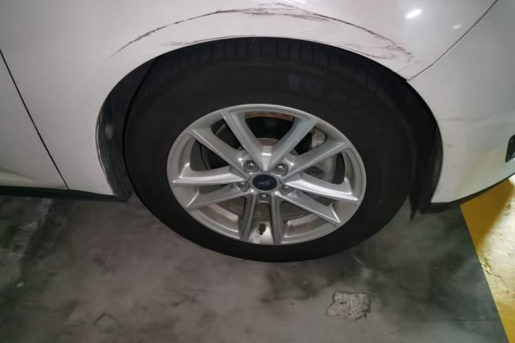 Used Ford Focus 2017 Hatchback 1.6L Automatic Fashion Edition Smart Drive Version Right Front Wheel Hub