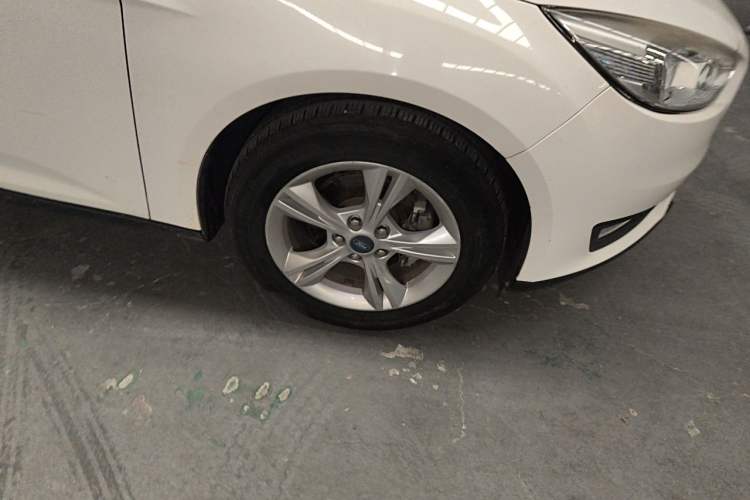 Used Ford Focus 2017 Sedan 1.6L Manual Comfort Plus SmartDrive Edition Right Front Wheel Hub