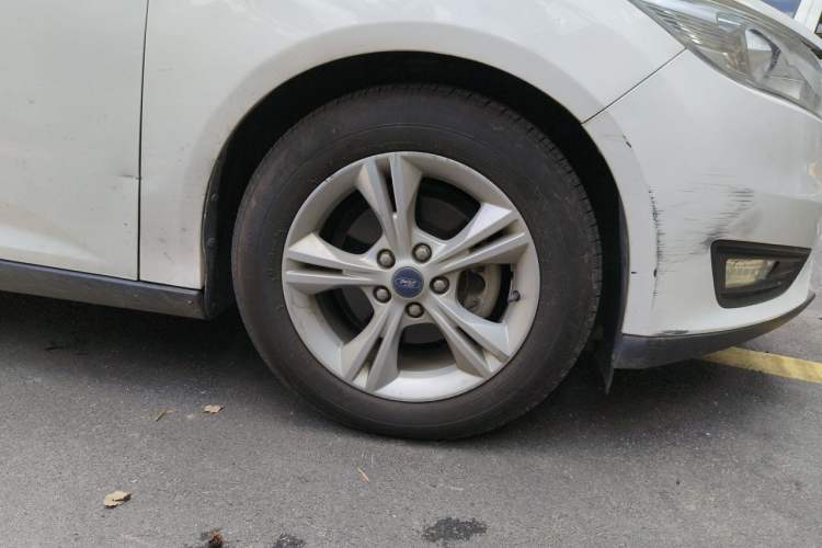 Used Ford Focus 2017 Sedan 1.6L Manual Comfort Plus SmartDrive Edition Right Front Wheel Hub