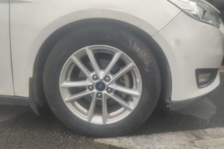 Used Ford Focus 2017 Sedan EcoBoost 125 Automatic Supreme Style SmartDrive Edition Right Front Wheel Hub
