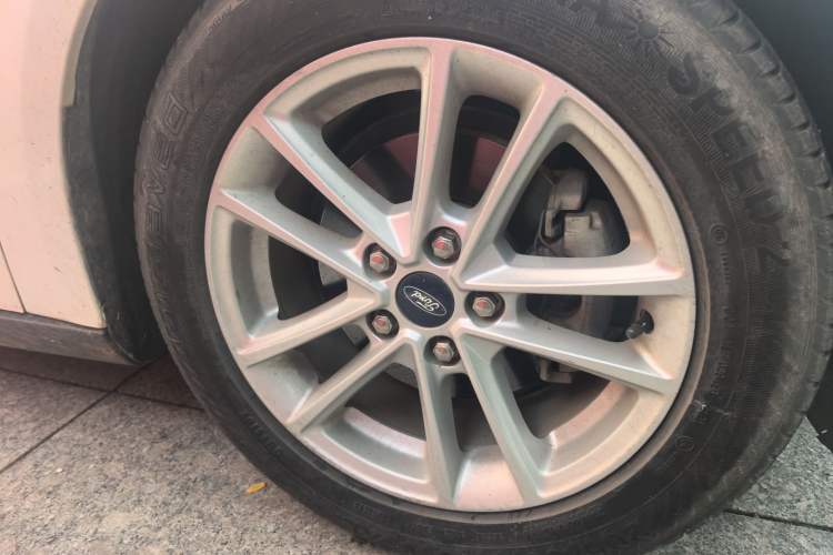 Used Ford Focus 2017 Hatchback 1.6L Manual Fashion Edition SmartDrive Version Right Front Wheel Hub