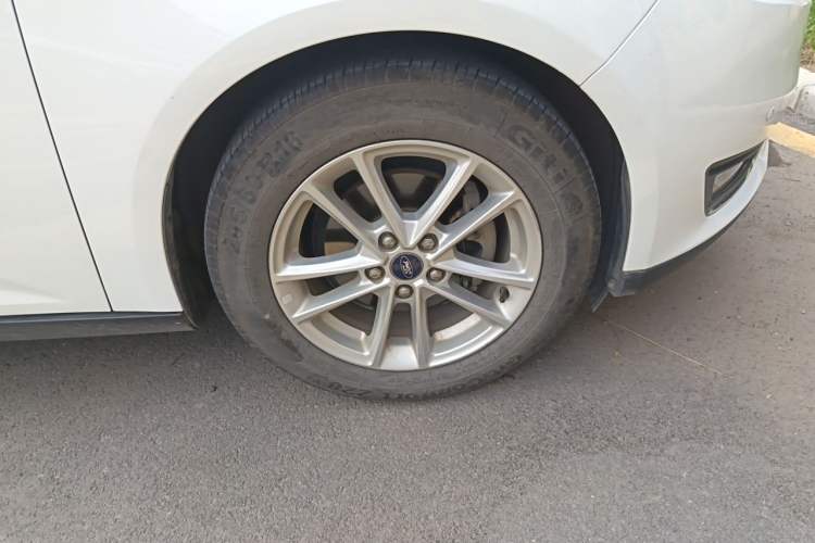 Used Ford Focus 2017 Hatchback 1.6L Automatic Fashion Edition Smart Drive Version Right Front Wheel Hub