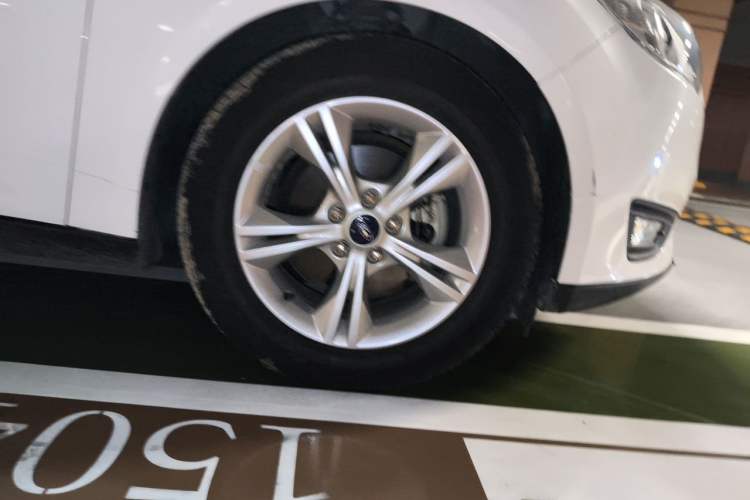Used Ford Focus 2017 Hatchback 1.6L Automatic Comfort Plus SmartDrive Edition Right Front Wheel Hub