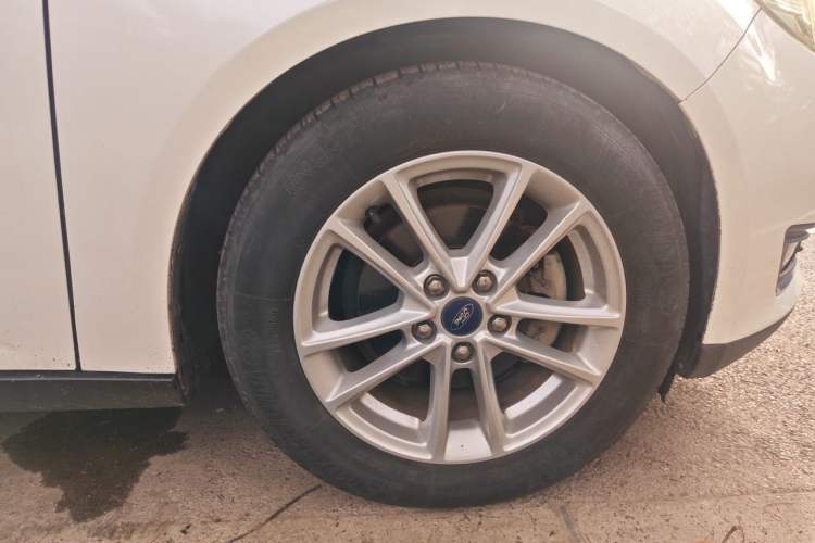 Used Ford Focus 2017 Hatchback 1.6L Manual Fashion Edition SmartDrive Version Right Front Wheel Hub