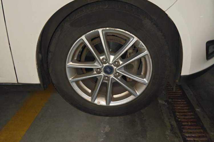 Used Ford Focus 2017 Sedan 1.6L Automatic Fashion Edition Smart Drive Version Right Front Wheel Hub