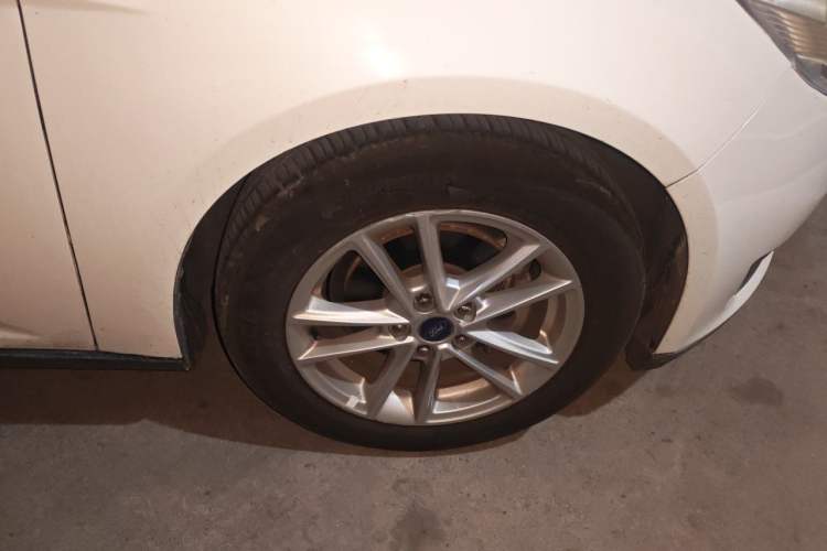 Used Ford Focus 2017 Sedan EcoBoost 180 Automatic Elite Model Right Front Wheel Hub