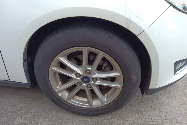 Used Ford Focus 2017 Sedan EcoBoost 180 Automatic Elite Model Right Front Wheel Hub