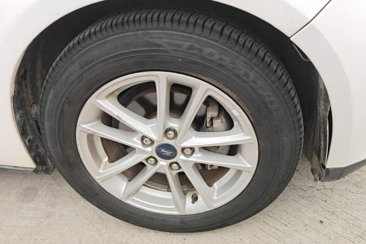 Used Ford Focus 2017 Sedan 1.6L Automatic Fashion Edition Smart Drive Version Right Front Wheel Hub