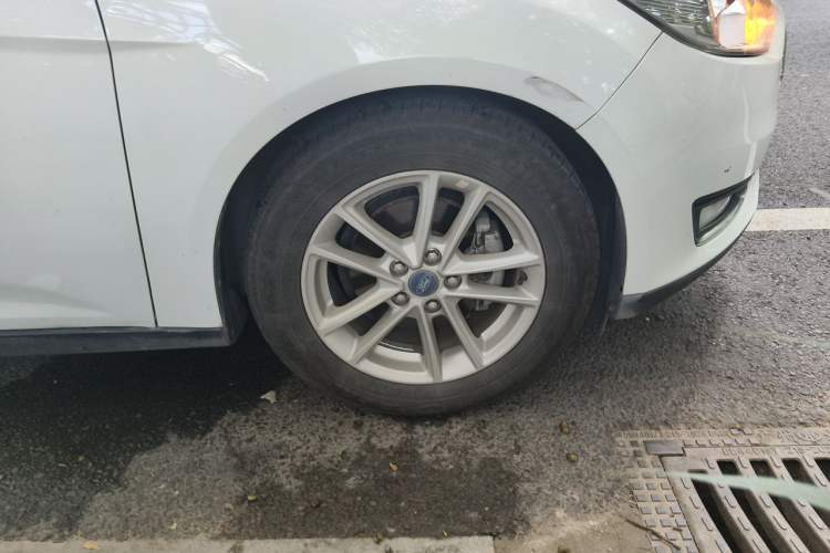 Used Ford Focus 2017 Sedan EcoBoost 180 Automatic Elite Model Right Front Wheel Hub