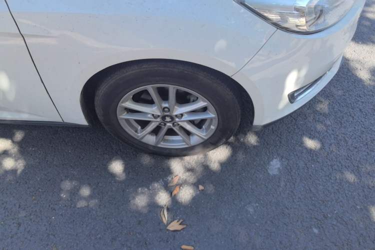 Used Ford Focus 2017 Sedan 1.6L Automatic Fashion Edition Smart Drive Version Right Front Wheel Hub