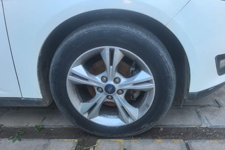 Used Ford Focus 2017 Sedan 1.6L Manual Comfort Plus SmartDrive Edition Right Front Wheel Hub