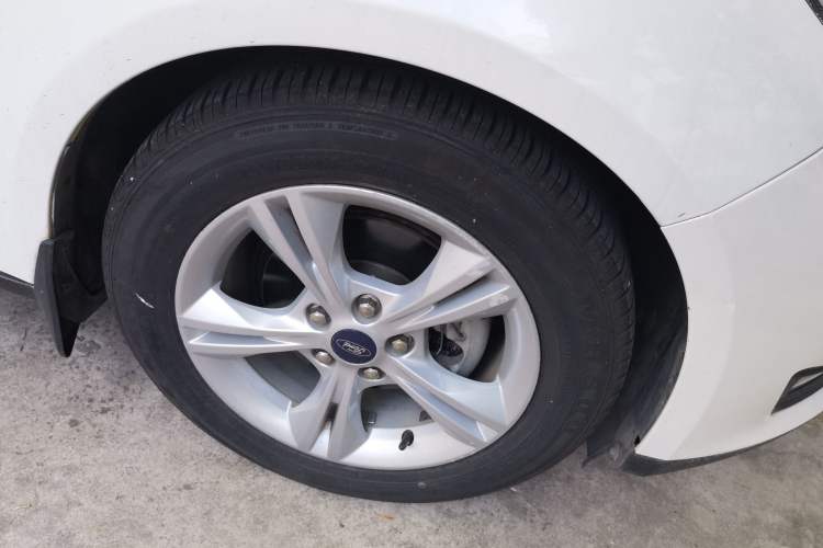 Used Ford Focus 2017 Sedan 1.6L Automatic Comfort Plus SmartDrive Edition Right Front Wheel Hub