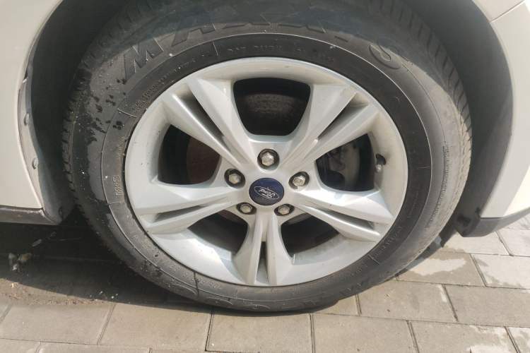 Used Ford Focus 2017 Sedan 1.6L Automatic Comfort Plus SmartDrive Edition Right Front Wheel Hub